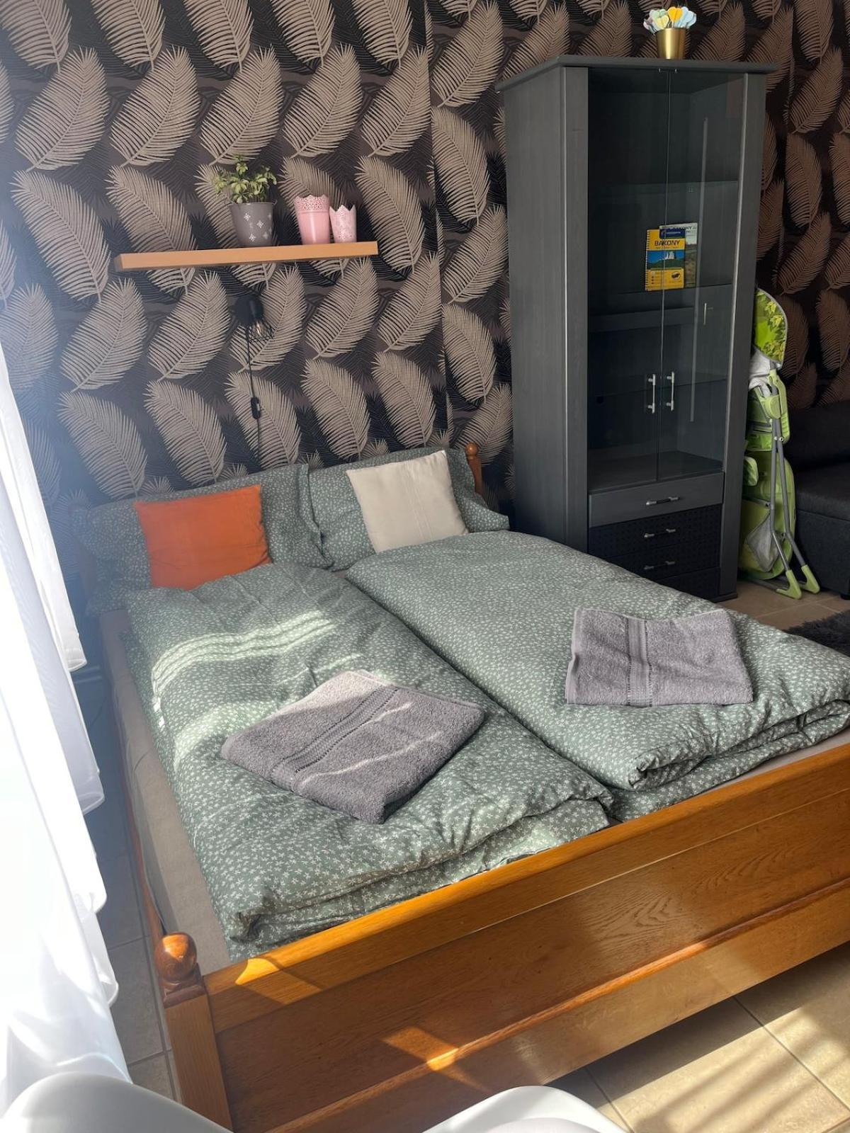 Tejfeles Vendeghaz Apartment Porva ภายนอก รูปภาพ