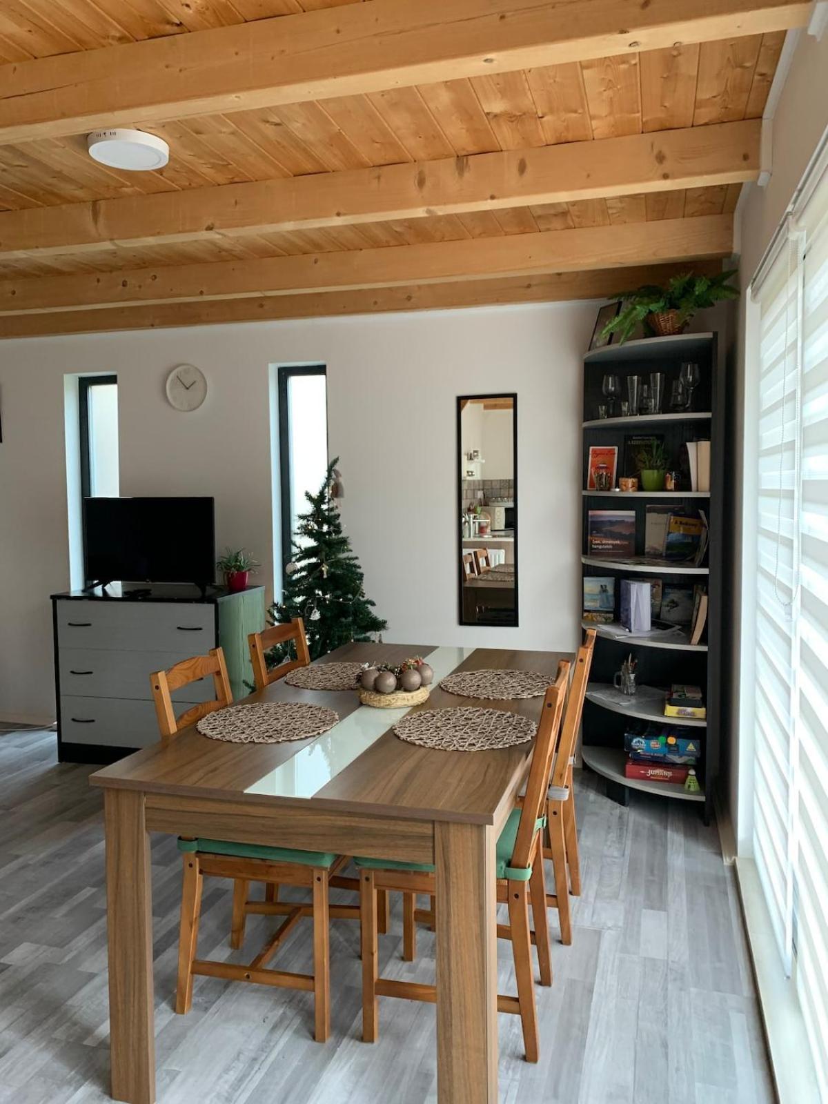Tejfeles Vendeghaz Apartment Porva ภายนอก รูปภาพ